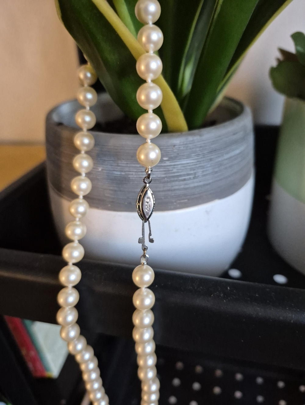 Classic Ivory Pearl Necklace with Silver Clasp - Picture 3 of 5